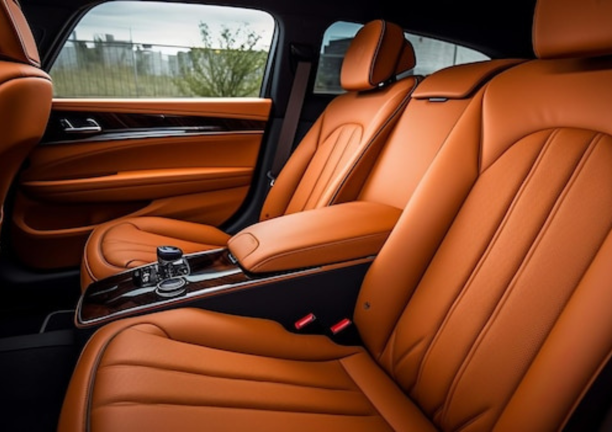 Siège de voiture en cuir cognac
