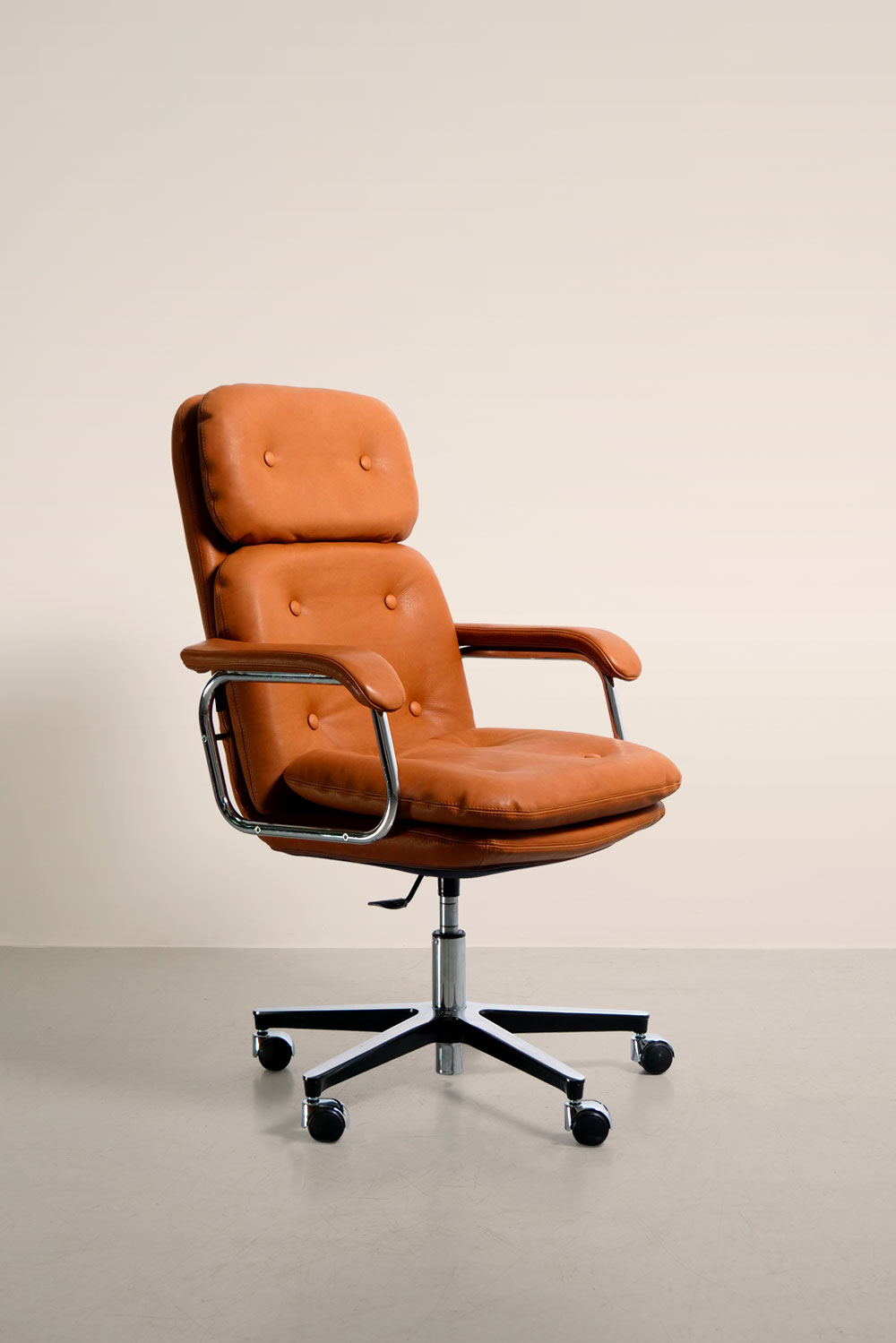Fauteuil de bureau en cuir de direction, entretien et rénovation Coloreenov